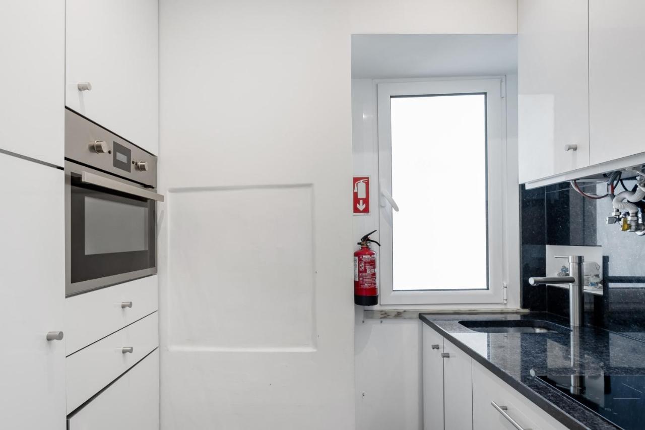 Avenida Da Liberdade Area, Bright And Newly Renovated 2 Bedroom Apartment, Lisbon Historical Center Exterior photo